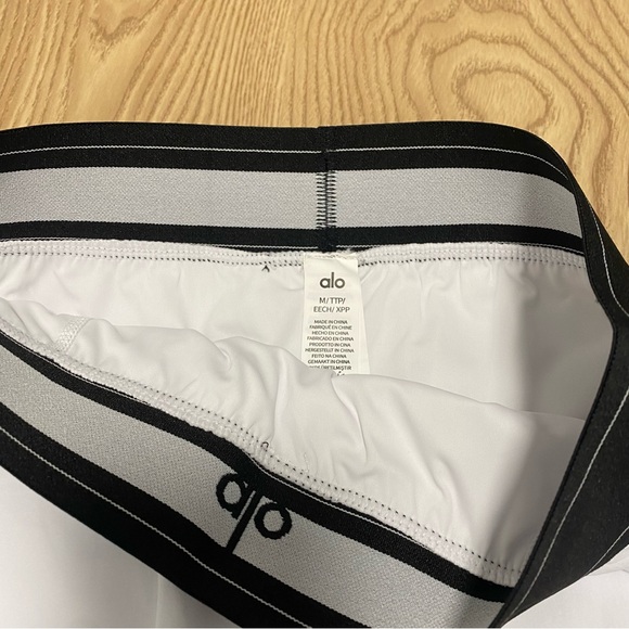 ALO Yoga White Mini Skirt with Black Waistband - Picture 3 of 4